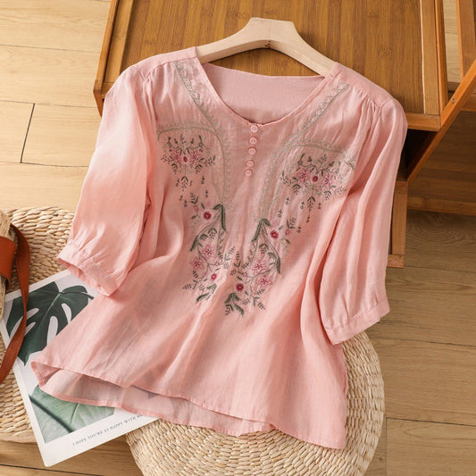 Nadine | Floral relaxed blouse with delicate vintage-inspired embroidery
