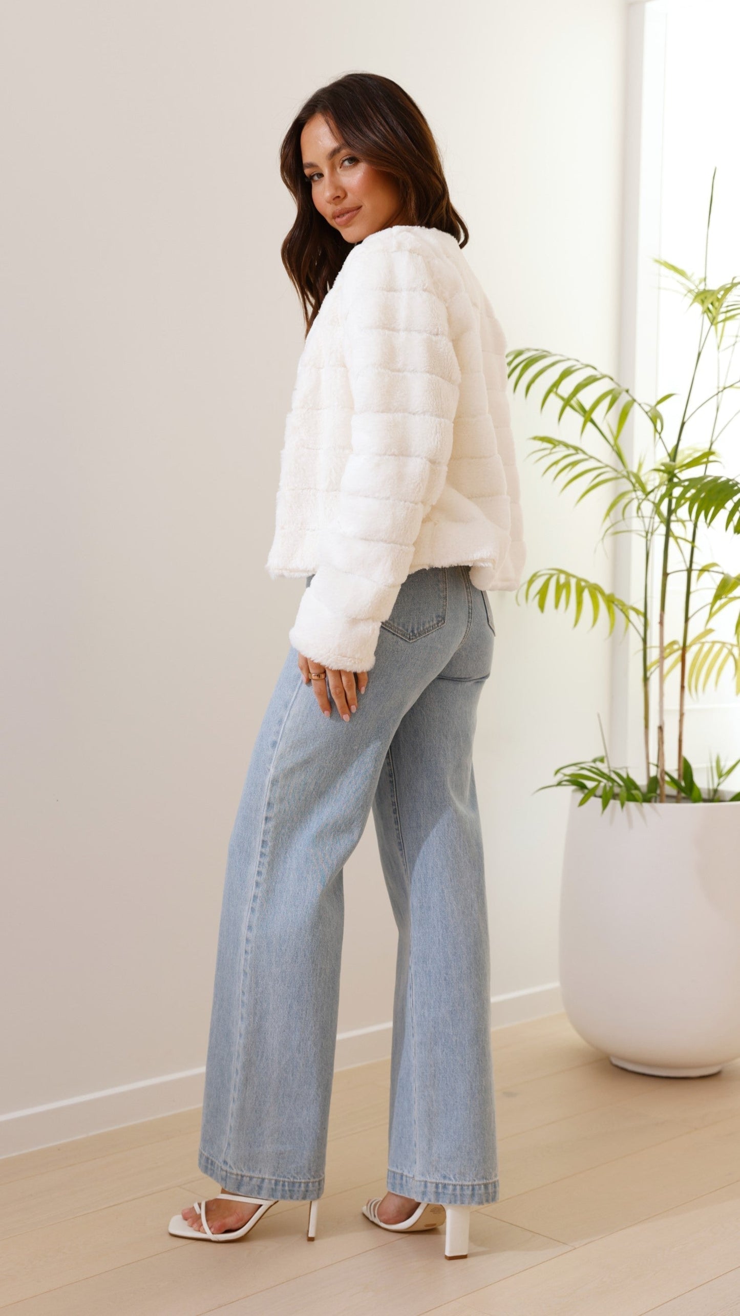 Emily - Women's Cropped Stylish Lightweight Jacket