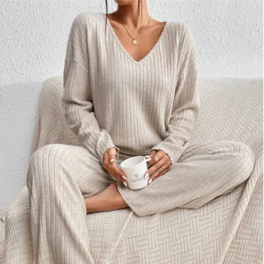 Paola | Women's Knit V-Neck Relaxed Set
