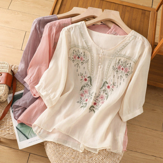 Nadine | Floral relaxed blouse with delicate vintage-inspired embroidery