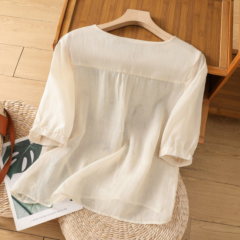 Nadine | Floral relaxed blouse with delicate vintage-inspired embroidery