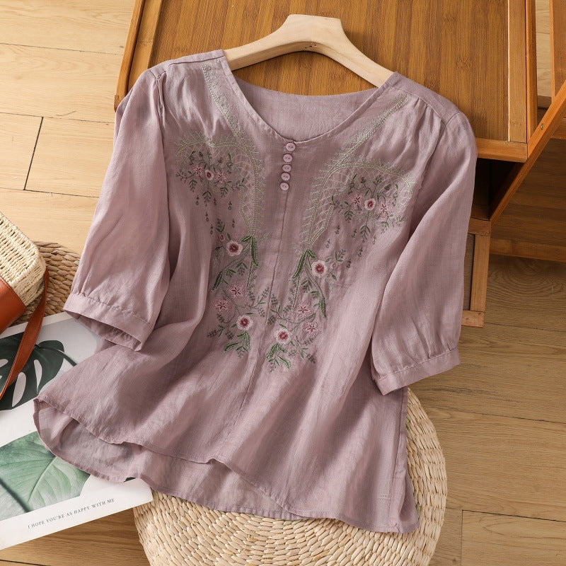 Nadine | Floral relaxed blouse with delicate vintage-inspired embroidery