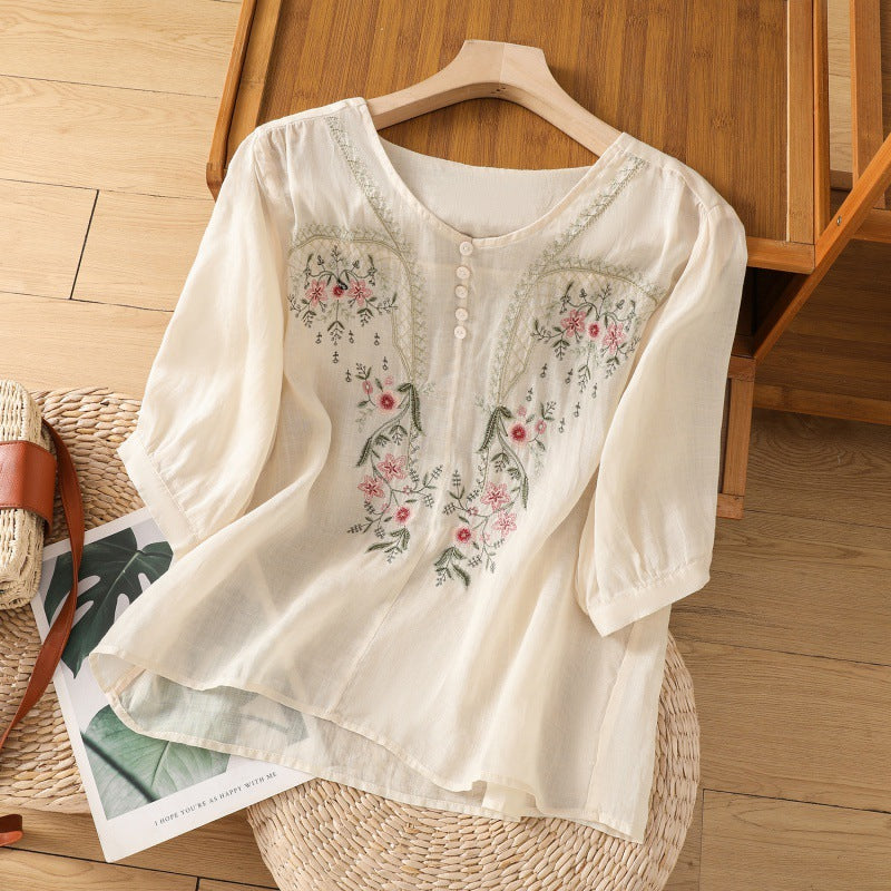 Nadine | Floral relaxed blouse with delicate vintage-inspired embroidery