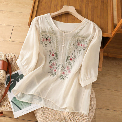 Nadine | Floral relaxed blouse with delicate vintage-inspired embroidery