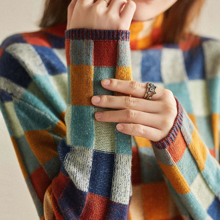 Andrea | Women's Knit Sweater with Color Block- and Plaid Pattern